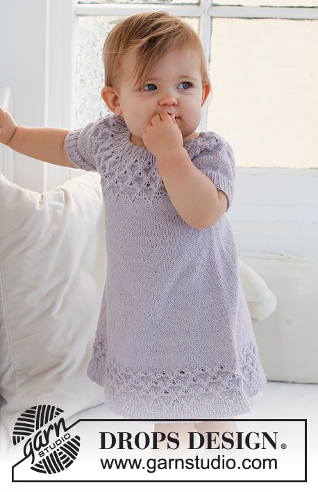 Bellflower Dress / DROPS Baby 43-11 - Baby a dětské šaty s kruhovým sedlem a krajkovým vzorem pletené shora dolů z příze DROPS Alpaca. Velikost 0 - 4 roky.